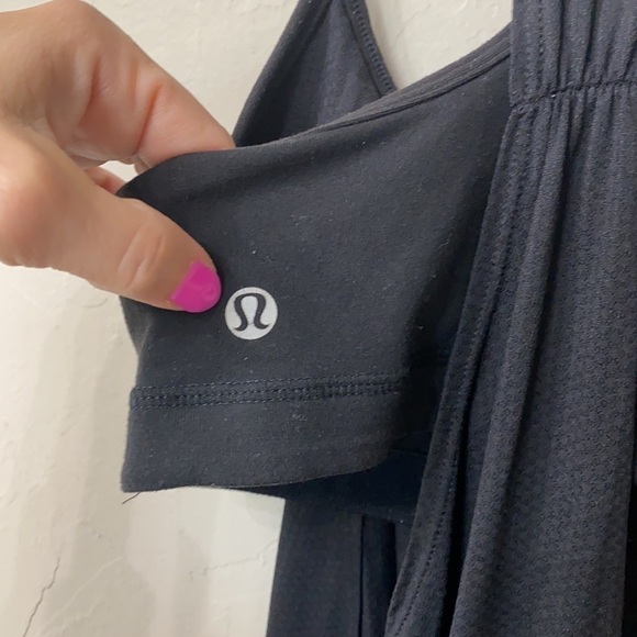 Lululemon black work out top size 4 - Picture 6 of 8